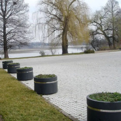 Jardinière de ville en acier avec bande design en inox - Aro