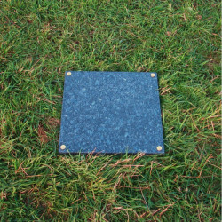 Porte en granit pour case de columbraium