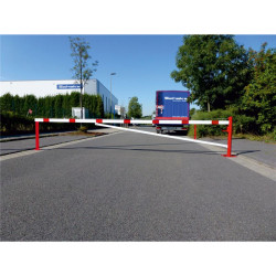 Barrière pivotante renforcée avec poteau d'appui