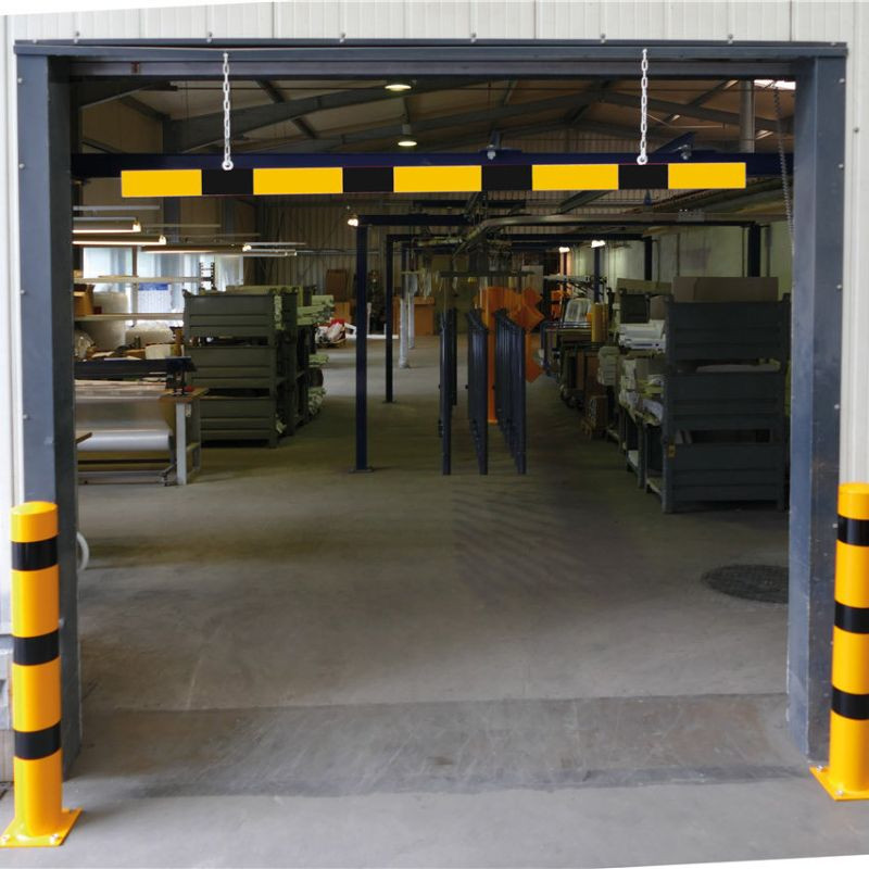 Limiteur de hauteur jaune et noir + 2x 1m de chaîne pour entrepôt