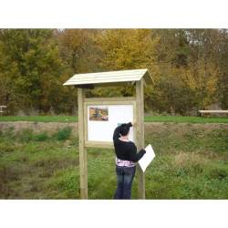 Panneau d'affichage extérieur avec toit + vitrine