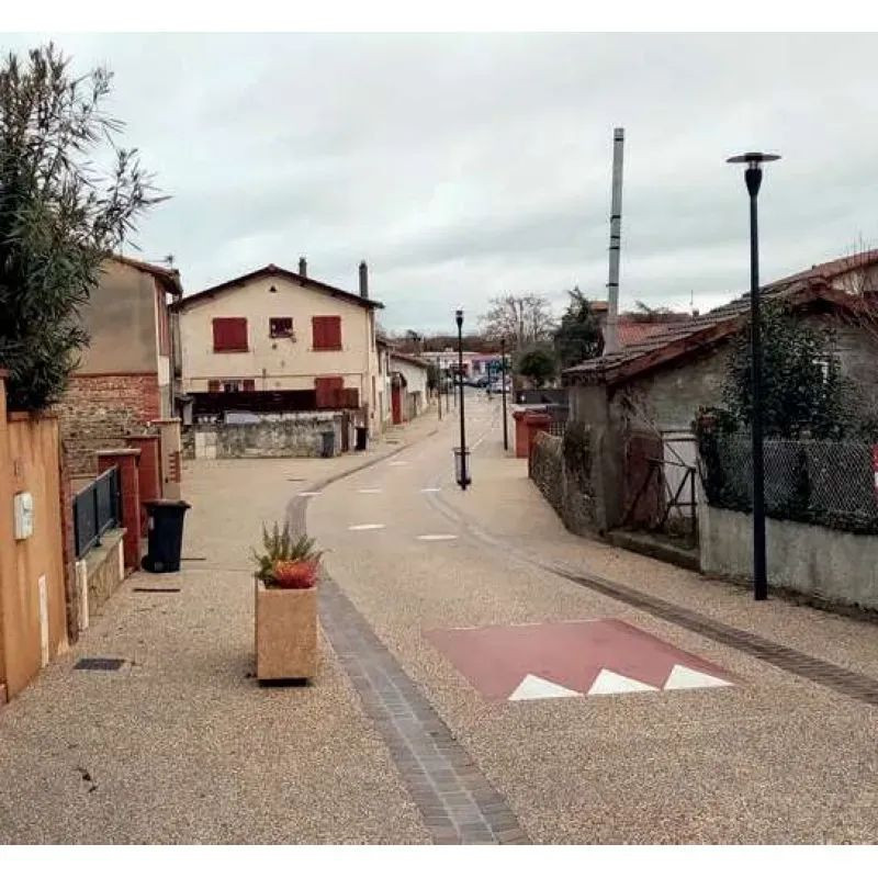 Coussin berlinois en béton préfabriqué rouge sablé
