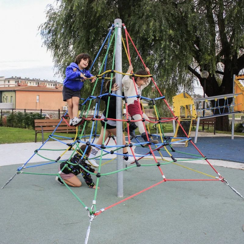 Jeu pyramide de corde pour enfant