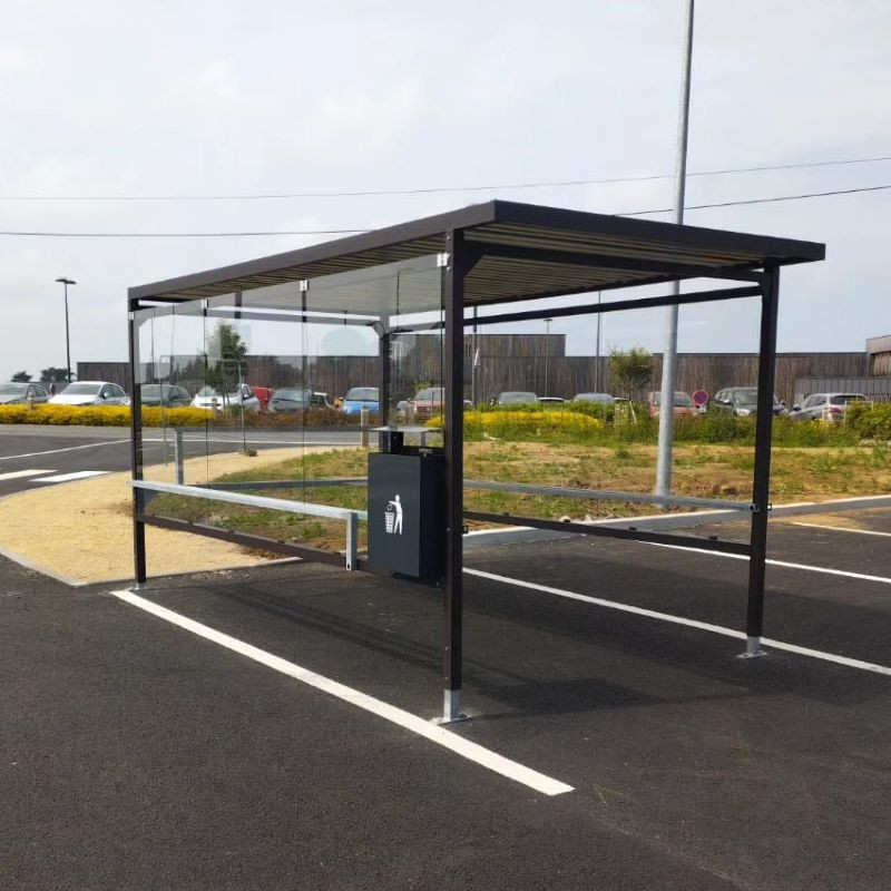 Abri avec toit plat pour 45 chariots