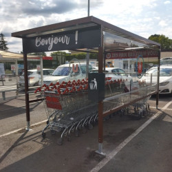 Abri avec toit plat pour 45 chariots