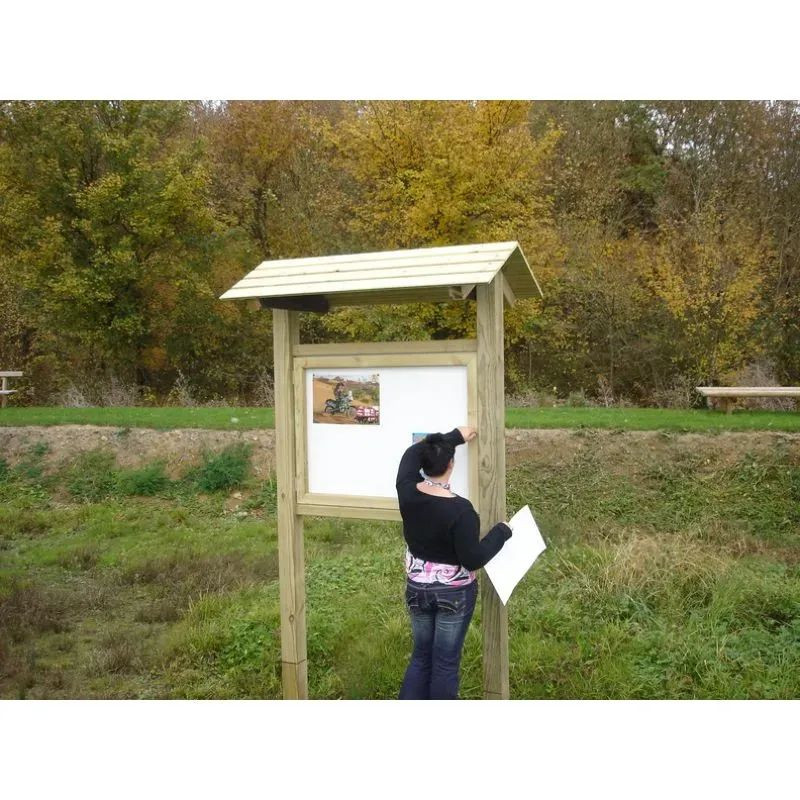 Panneau d'affichage extérieur avec toit + vitrine