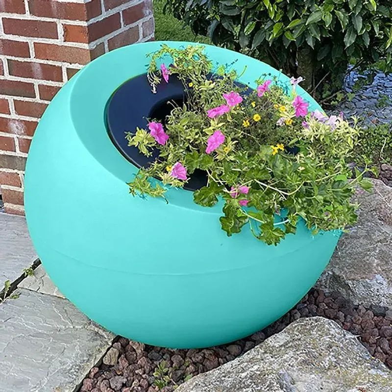 Jardinière plastique boule inclinée Delight