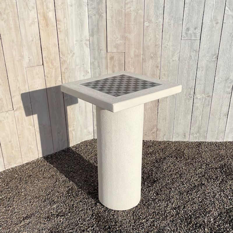 Table de jeux de société haute en béton