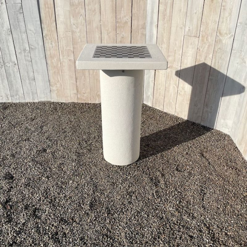 Table de jeux de société haute en béton