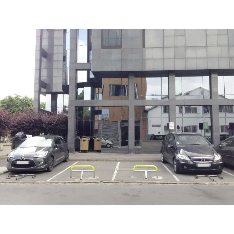 Arceau de parking rabbatable en polyuréthane à mémoire de forme Stopush