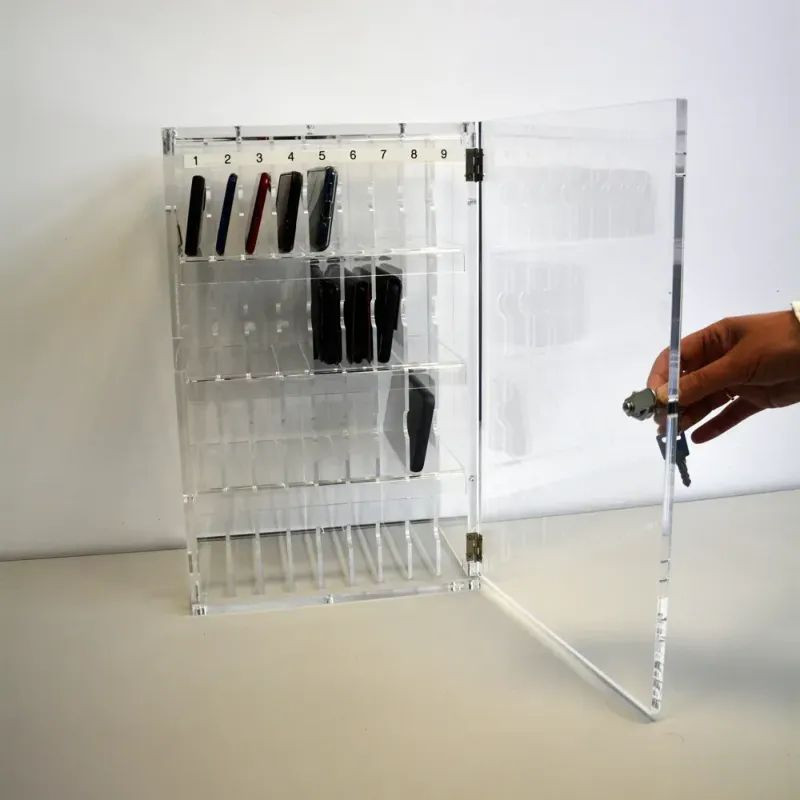 Boite sécurisée 32 emplacements téléphones - en plexiglas