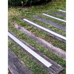 Plat de marche antidérapant alu et quartz ou PVC - Lot de 10