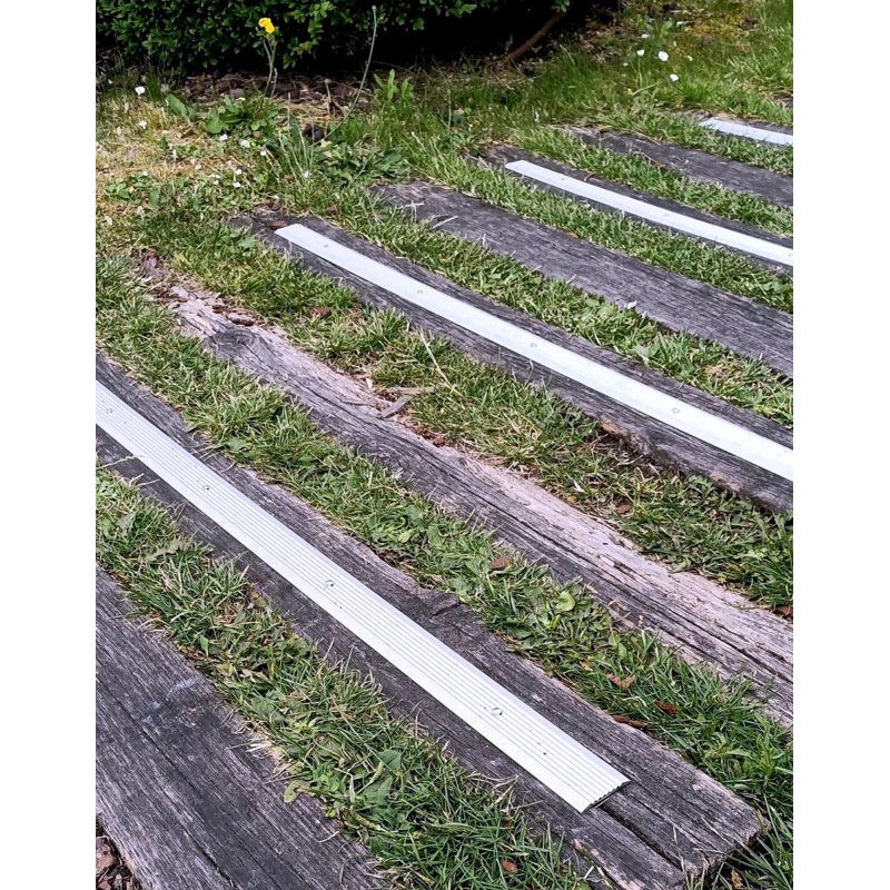Plat de marche antidérapant alu et quartz ou PVC - Lot de 10