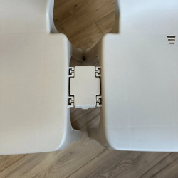 Chaise monobloc empilable et assemblable Elena en polypropylène