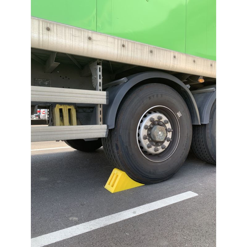 Cale roue pour poids lourds en PEHD