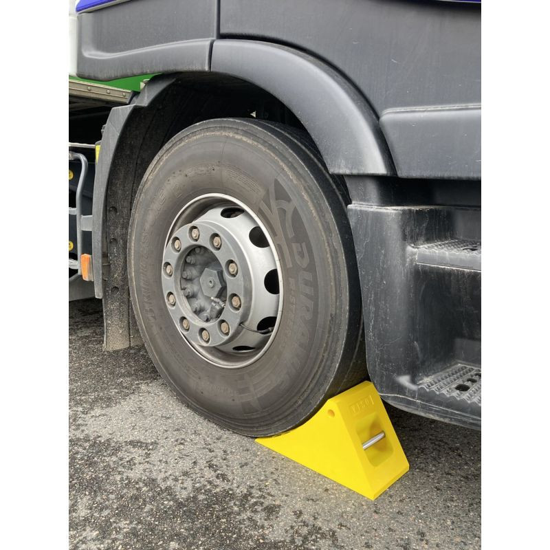 Cale roue pour poids lourds en TPU