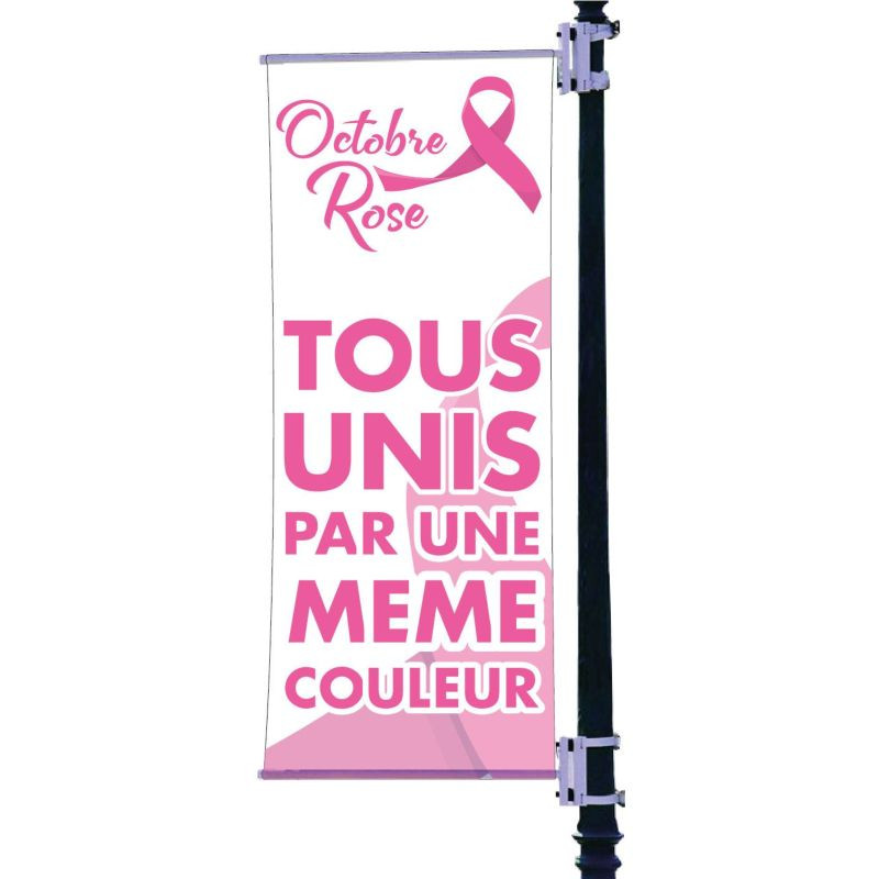 Kakémono Octobre Rose installé sur une potence de rue