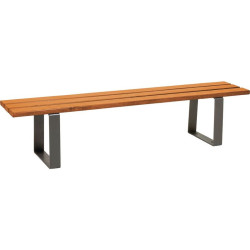 Banc public sur pieds en métal et assise en bois modèle Procity Riga