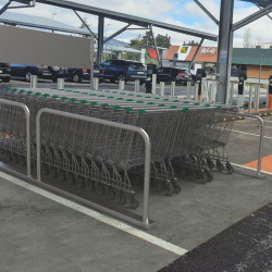 Parc de stationnement en inox pour 40 caddies de supermarché