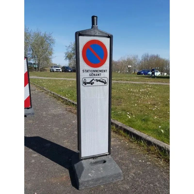 Balise de stationnement avec picto fourrière