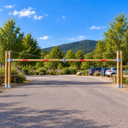 Portique pivotant parking Souston avec poteau de maintien bois