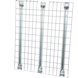 Plancher en métal avec 3 renforts en U et bords tombés pour rayonnage
