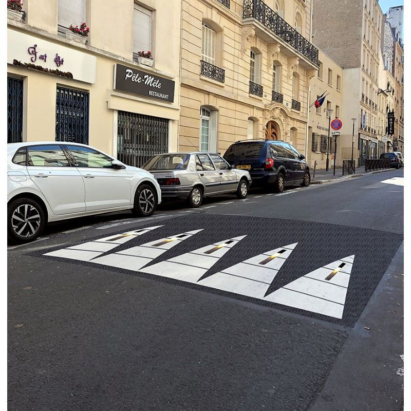 Ralentisseur en caoutchouc de 10 cm de hauteur — circulation