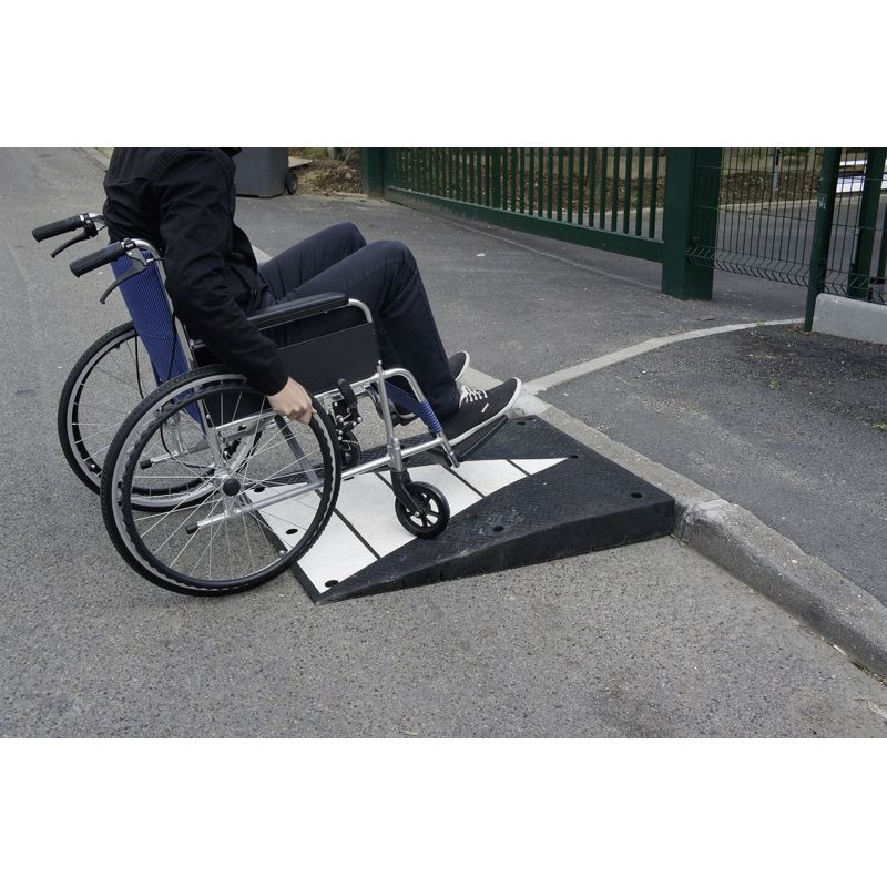 Rampe PMR trottoir pour l’aménagement des cheminements accessibles