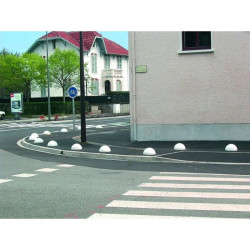 Borne anti stationnement incassable Hémisphère